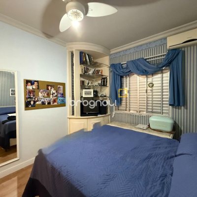 Casa com 229m², 4 quartos (sendo 1 suíte), 4 garagens, no bairro Parque São Jorge em Florianópolis