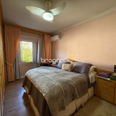 Casa com 229m², 4 quartos (sendo 1 suíte), 4 garagens, no bairro Parque São Jorge em Florianópolis