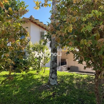 Casa com 229m², 4 quartos (sendo 1 suíte), 4 garagens, no bairro Parque São Jorge em Florianópolis