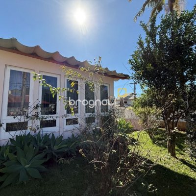 Casa com 229m², 4 quartos (sendo 1 suíte), 4 garagens, no bairro Parque São Jorge em Florianópolis