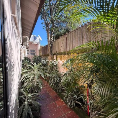 Casa com 229m², 4 quartos (sendo 1 suíte), 4 garagens, no bairro Parque São Jorge em Florianópolis