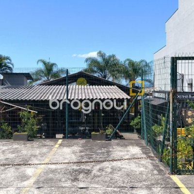 Terreno com 300m², no bairro Barreiros em São José