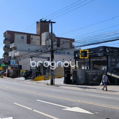 Terreno com 300m², no bairro Barreiros em São José