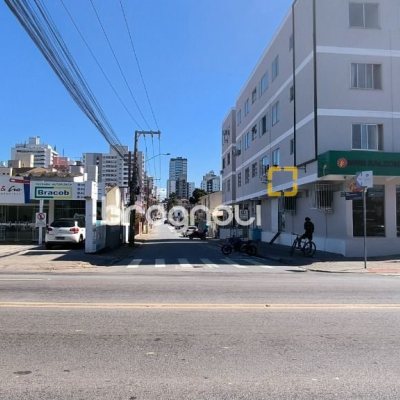 Terreno com 300m², no bairro Barreiros em São José