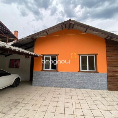Casa com 120m², 2 quartos, 2 garagens, no bairro Ribeirão da Ilha em Florianópolis