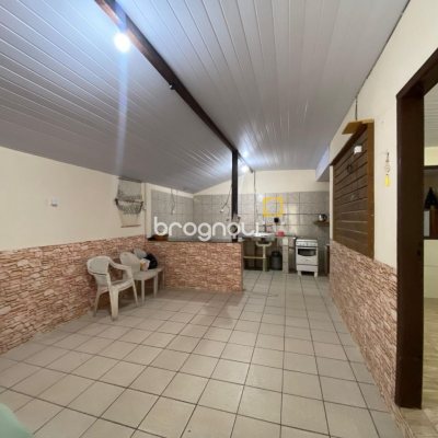 Casa com 120m², 2 quartos, 2 garagens, no bairro Ribeirão da Ilha em Florianópolis