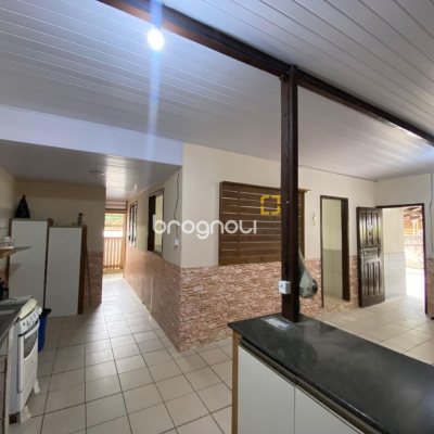 Casa com 120m², 2 quartos, 2 garagens, no bairro Ribeirão da Ilha em Florianópolis