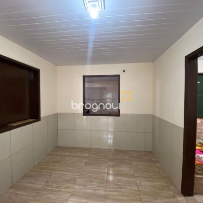 Casa com 120m², 2 quartos, 2 garagens, no bairro Ribeirão da Ilha em Florianópolis