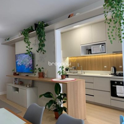 Apartamento com 82m², 3 quartos (sendo 1 suíte), 2 garagens, no bairro Jardim Cidade de Florianópolis em São José