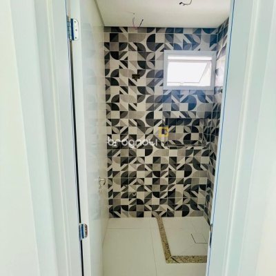Casa com 181m², 4 quartos (sendo 4 suítes), 2 garagens, no bairro Ingleses do Rio Vermelho em Florianópolis