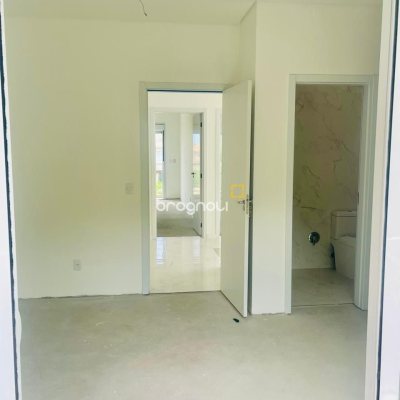 Casa com 181m², 4 quartos (sendo 4 suítes), 2 garagens, no bairro Ingleses do Rio Vermelho em Florianópolis