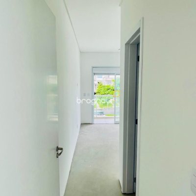 Casa com 181m², 4 quartos (sendo 4 suítes), 2 garagens, no bairro Ingleses do Rio Vermelho em Florianópolis
