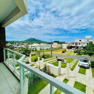 Casa com 181m², 4 quartos (sendo 4 suítes), 2 garagens, no bairro Ingleses do Rio Vermelho em Florianópolis