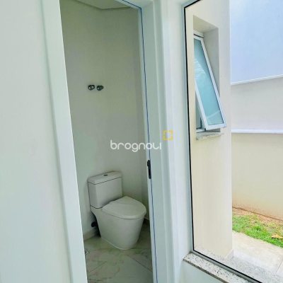 Casa com 181m², 4 quartos (sendo 4 suítes), 2 garagens, no bairro Ingleses do Rio Vermelho em Florianópolis