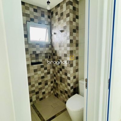 Casa com 181m², 4 quartos (sendo 4 suítes), 2 garagens, no bairro Ingleses do Rio Vermelho em Florianópolis