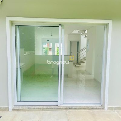 Casa com 181m², 4 quartos (sendo 4 suítes), 2 garagens, no bairro Ingleses do Rio Vermelho em Florianópolis
