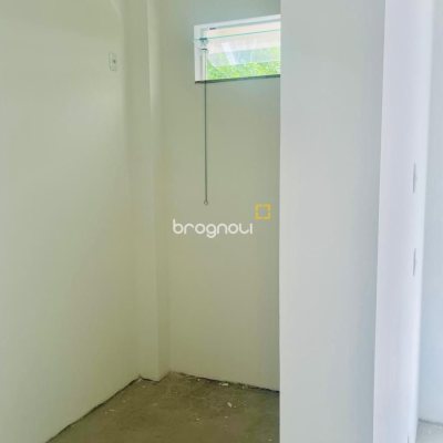 Casa com 181m², 4 quartos (sendo 4 suítes), 2 garagens, no bairro Ingleses do Rio Vermelho em Florianópolis