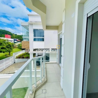 Casa com 181m², 4 quartos (sendo 4 suítes), 2 garagens, no bairro Ingleses do Rio Vermelho em Florianópolis