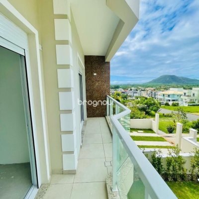 Casa com 181m², 4 quartos (sendo 4 suítes), 2 garagens, no bairro Ingleses do Rio Vermelho em Florianópolis
