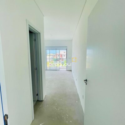 Casa com 181m², 4 quartos (sendo 4 suítes), 2 garagens, no bairro Ingleses do Rio Vermelho em Florianópolis