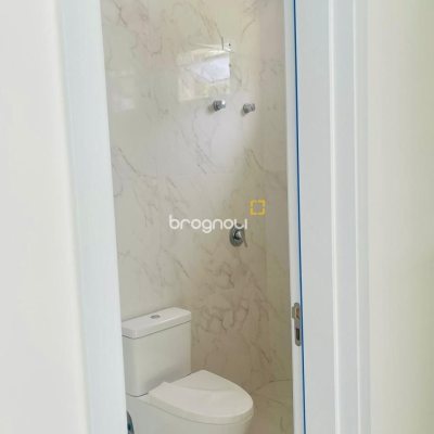 Casa com 181m², 4 quartos (sendo 4 suítes), 2 garagens, no bairro Ingleses do Rio Vermelho em Florianópolis