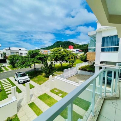 Casa com 181m², 4 quartos (sendo 4 suítes), 2 garagens, no bairro Ingleses do Rio Vermelho em Florianópolis