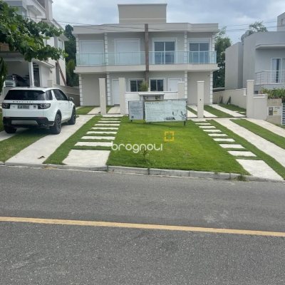 Casa com 181m², 4 quartos (sendo 4 suítes), 2 garagens, no bairro Ingleses do Rio Vermelho em Florianópolis