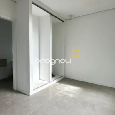 Casa com 512m², 6 quartos (sendo 6 suítes), 4 garagens, no bairro Campeche em Florianópolis