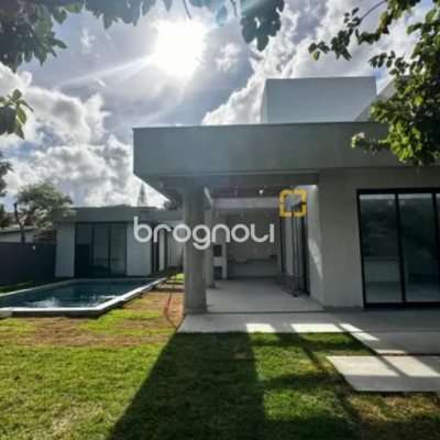 Casa com 512m², 6 quartos (sendo 6 suítes), 4 garagens, no bairro Campeche em Florianópolis