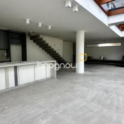 Casa com 512m², 6 quartos (sendo 6 suítes), 4 garagens, no bairro Campeche em Florianópolis