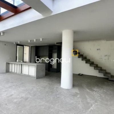 Casa com 512m², 6 quartos (sendo 6 suítes), 4 garagens, no bairro Campeche em Florianópolis