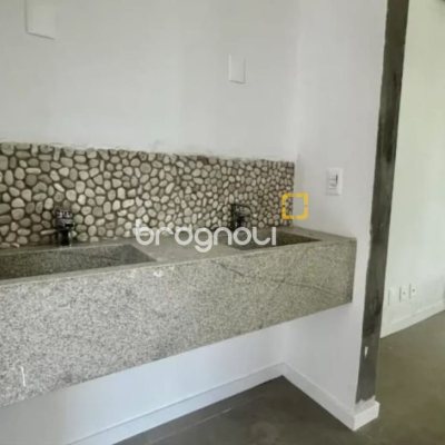 Casa com 512m², 6 quartos (sendo 6 suítes), 4 garagens, no bairro Campeche em Florianópolis