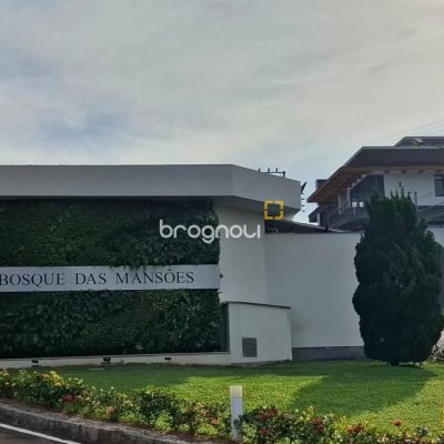 Terreno com 801m², no bairro Capoeiras em São José