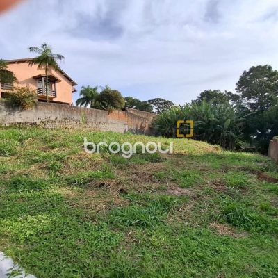 Terreno com 801m², no bairro Capoeiras em São José