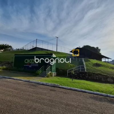 Terreno com 801m², no bairro Capoeiras em São José