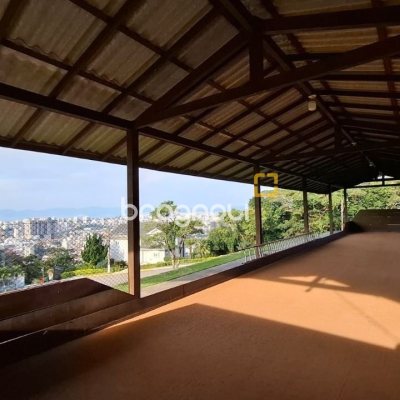 Terreno com 801m², no bairro Capoeiras em São José