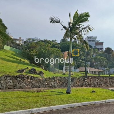 Terreno com 801m², no bairro Capoeiras em São José