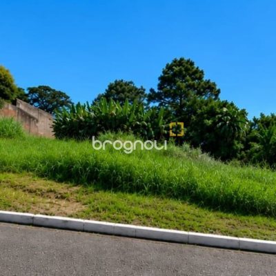 Terreno com 801m², no bairro Capoeiras em São José
