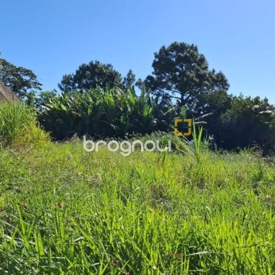 Terreno com 801m², no bairro Capoeiras em São José