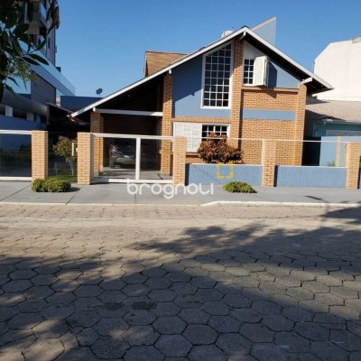 Casa com 173m², 4 quartos, 3 garagens, no bairro Camboa em Governador Celso Ramos