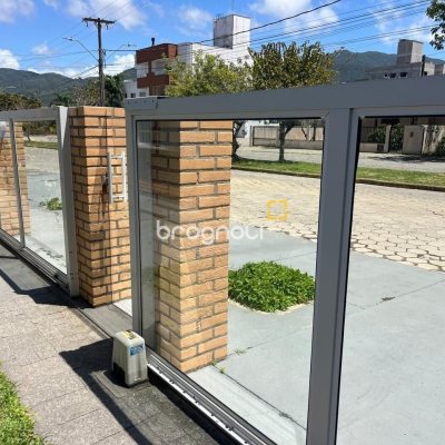 Casa com 173m², 4 quartos, 3 garagens, no bairro Camboa em Governador Celso Ramos