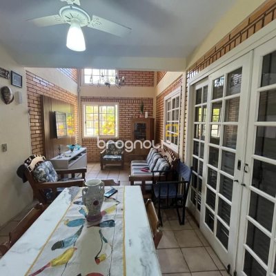 Casa com 173m², 4 quartos, 3 garagens, no bairro Camboa em Governador Celso Ramos