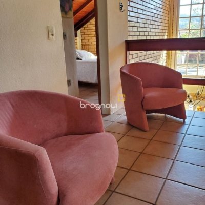 Casa com 173m², 4 quartos, 3 garagens, no bairro Camboa em Governador Celso Ramos