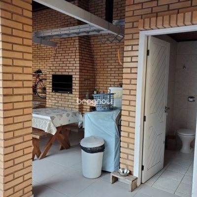 Casa com 173m², 4 quartos, 3 garagens, no bairro Camboa em Governador Celso Ramos
