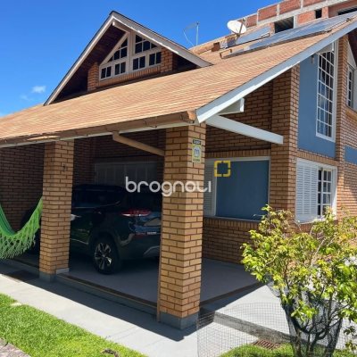 Casa com 173m², 4 quartos, 3 garagens, no bairro Camboa em Governador Celso Ramos