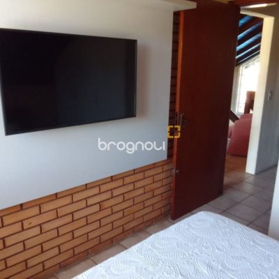 Casa com 173m², 4 quartos, 3 garagens, no bairro Camboa em Governador Celso Ramos