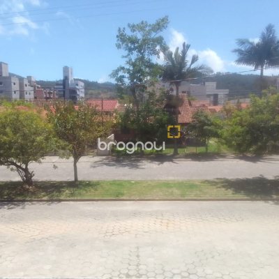 Casa com 173m², 4 quartos, 3 garagens, no bairro Camboa em Governador Celso Ramos