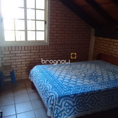 Casa com 173m², 4 quartos, 3 garagens, no bairro Camboa em Governador Celso Ramos