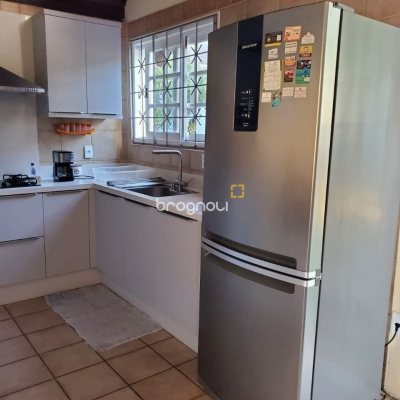 Casa com 173m², 4 quartos, 3 garagens, no bairro Camboa em Governador Celso Ramos