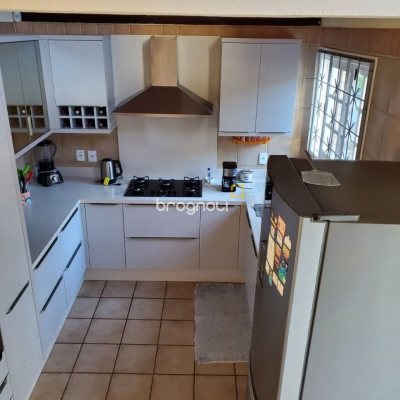 Casa com 173m², 4 quartos, 3 garagens, no bairro Camboa em Governador Celso Ramos